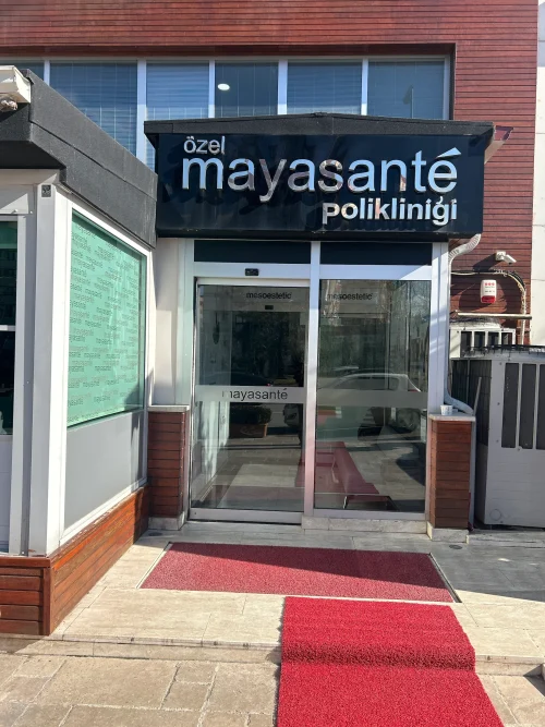 Çukurambar Ankara'daki Özel Mayasante Polikliniği'nin tabelası ve giriş kapısı